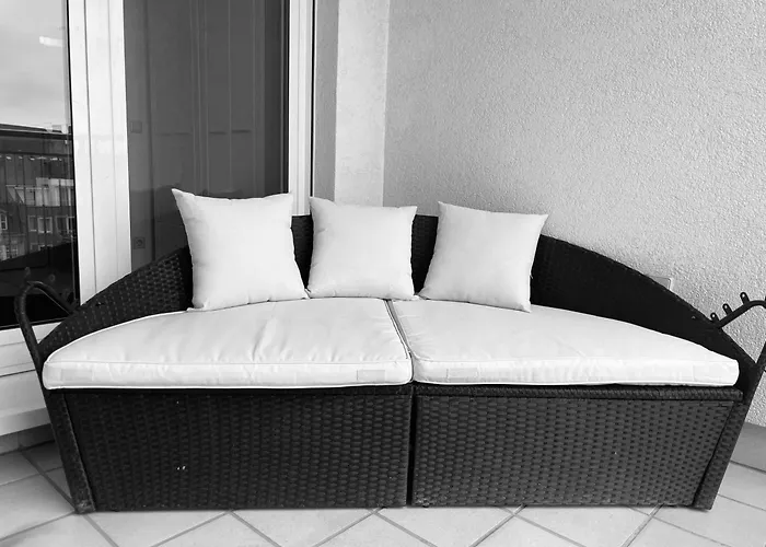 Luxury Penthouse Apartment With 3 Balconies -2 Bedrooms -Petrus View & Parking
