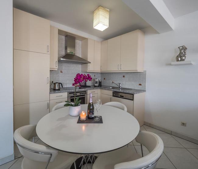 Appartamento Luxury Penthouse With 3 Balconies -2 Bedrooms -petrus View & Parking *