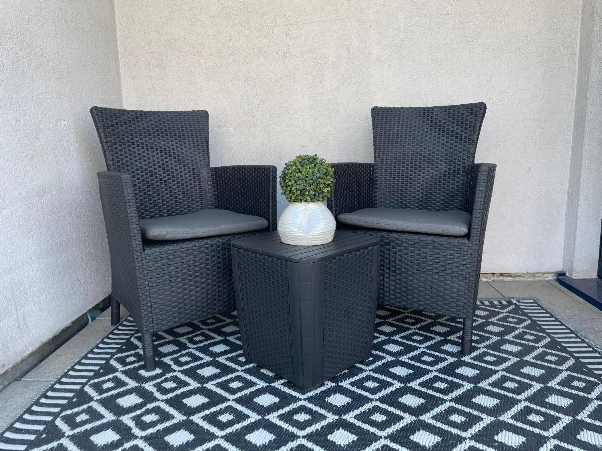 Luxury Penthouse With 3 Balconies -2 Bedrooms -petrus View & Parking Appartamento