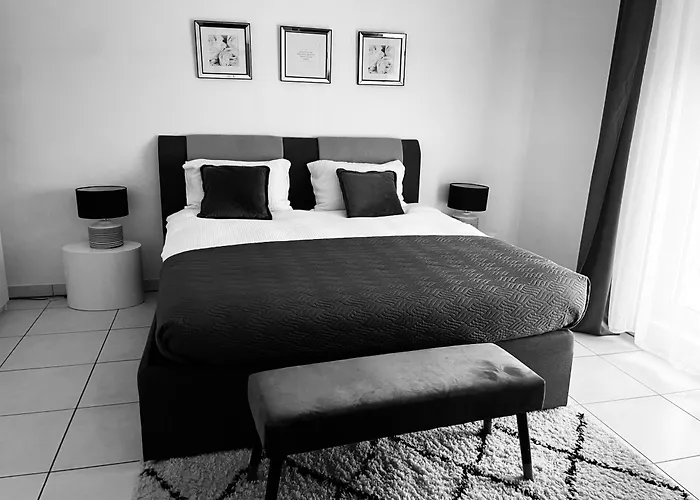 Luxury Penthouse Apartment With 3 Balconies -2 Bedrooms -Petrus View & Parking